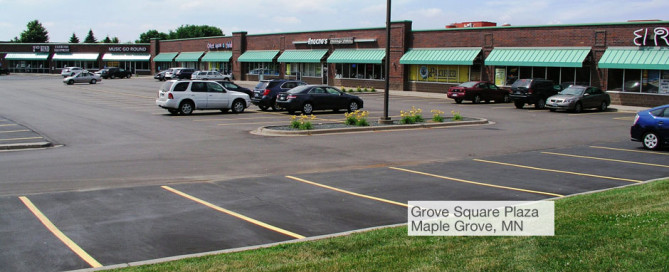 Grove-Square-Plaza,-Maple-Grove,-MN